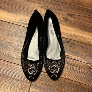 Size 7 Olivia Miller embroidered flats